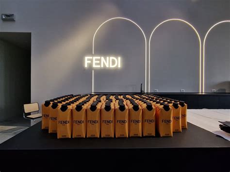 dove brucia fendi la sua collezione|cinesi di fendi.